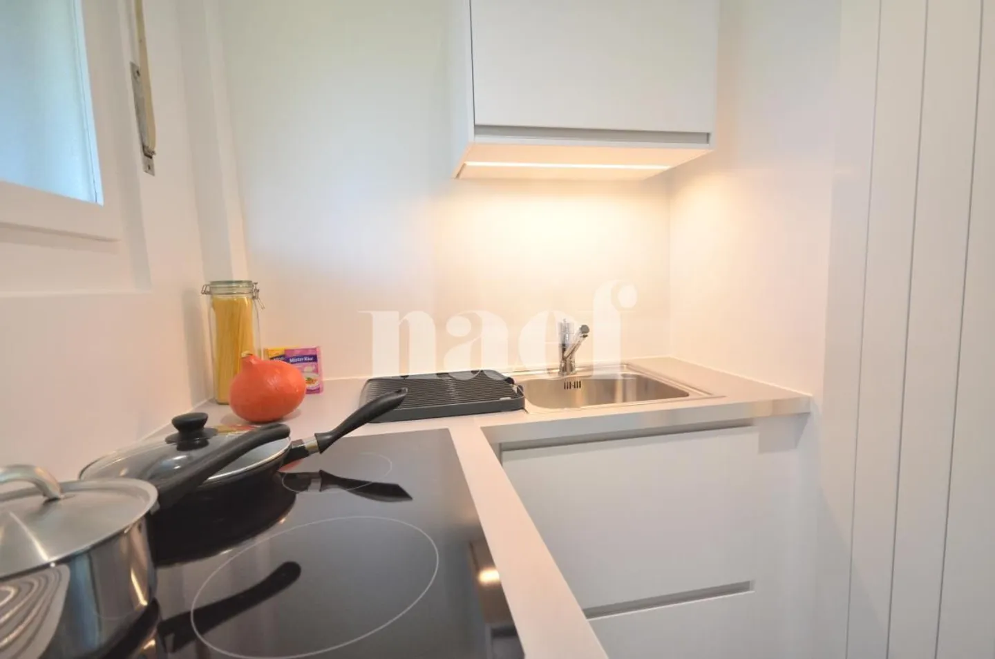 Charmant studio meublé - Photo 3 sur 5