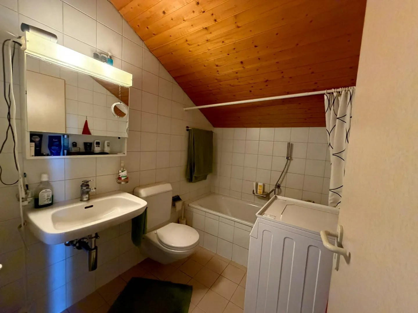 Bellinzona – Central 2.5 rooms with elevator and exposed wooden ceilings - Photo 2 of 7