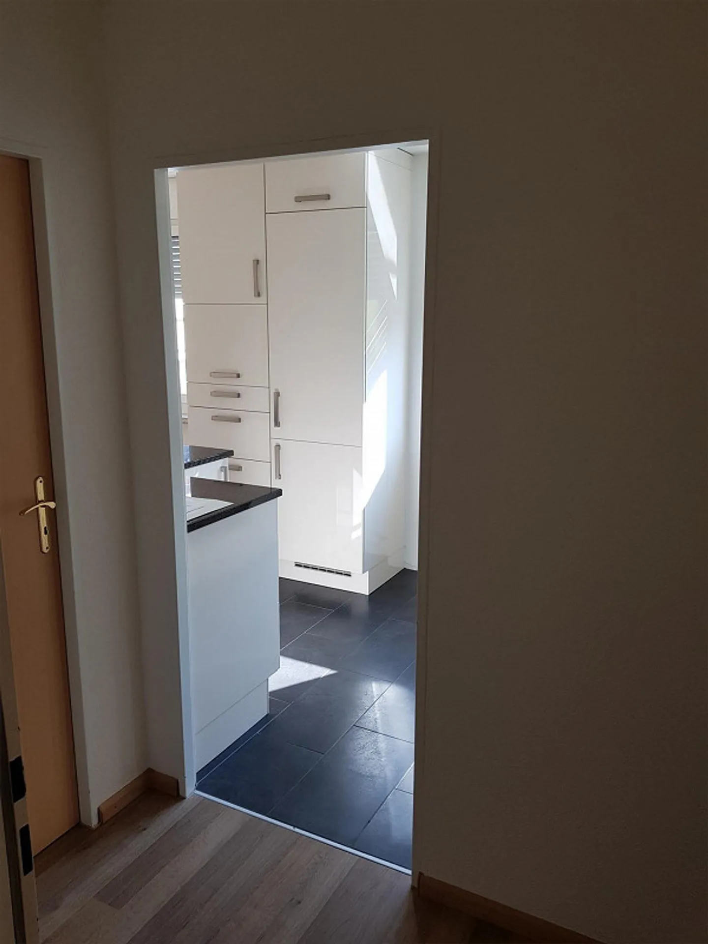 Bright modern 3-room apartment - Photo 3 of 10