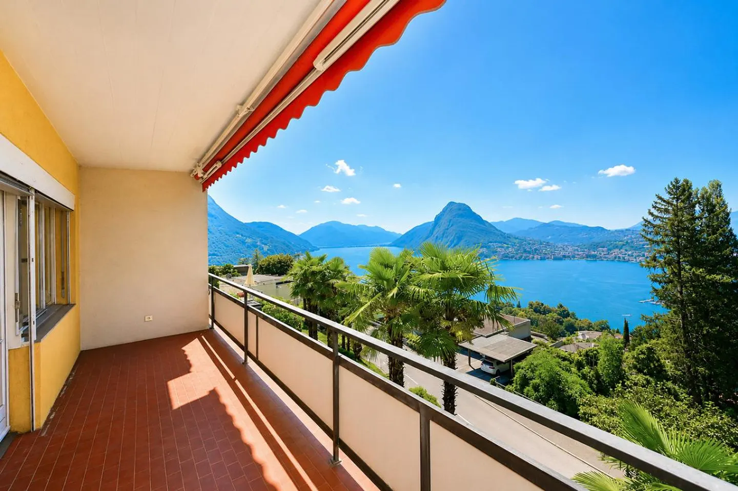 Bright Apartment with Stunning Lake View in Ruvigliana - Photo 4 of 15