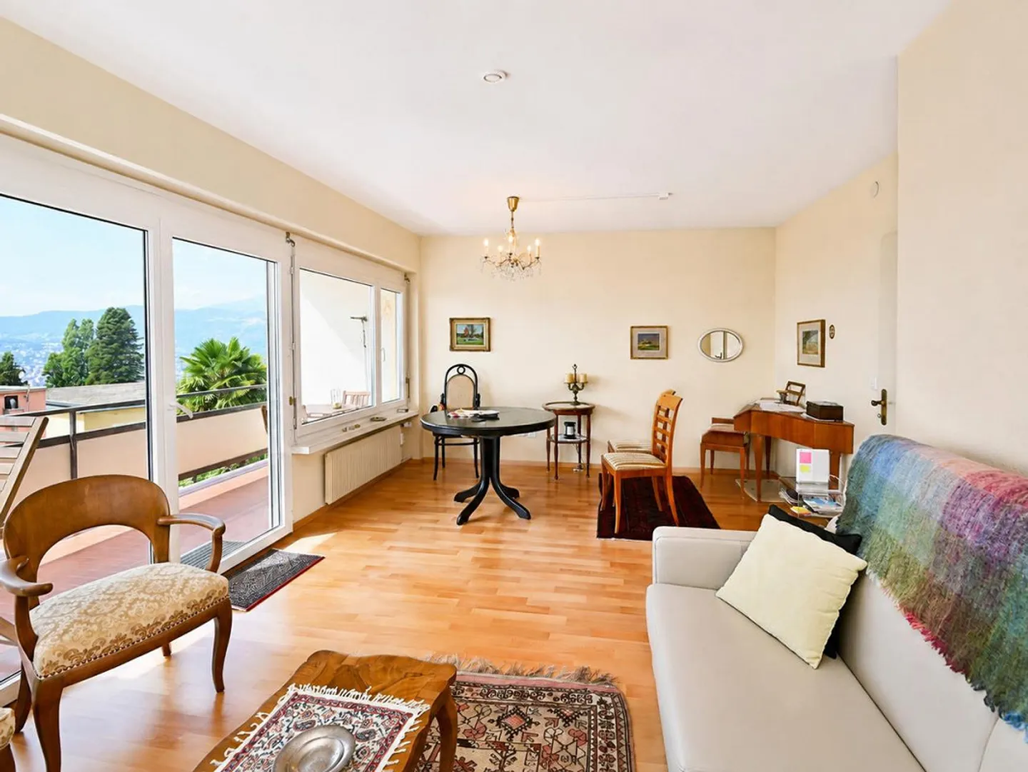 Bright Apartment with Stunning Lake View in Ruvigliana - Photo 9 of 15