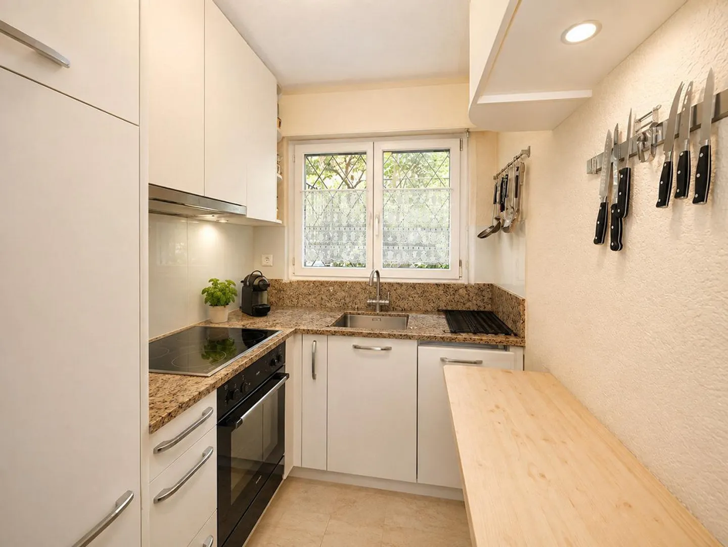 Bright Apartment with Stunning Lake View in Ruvigliana - Photo 10 of 15