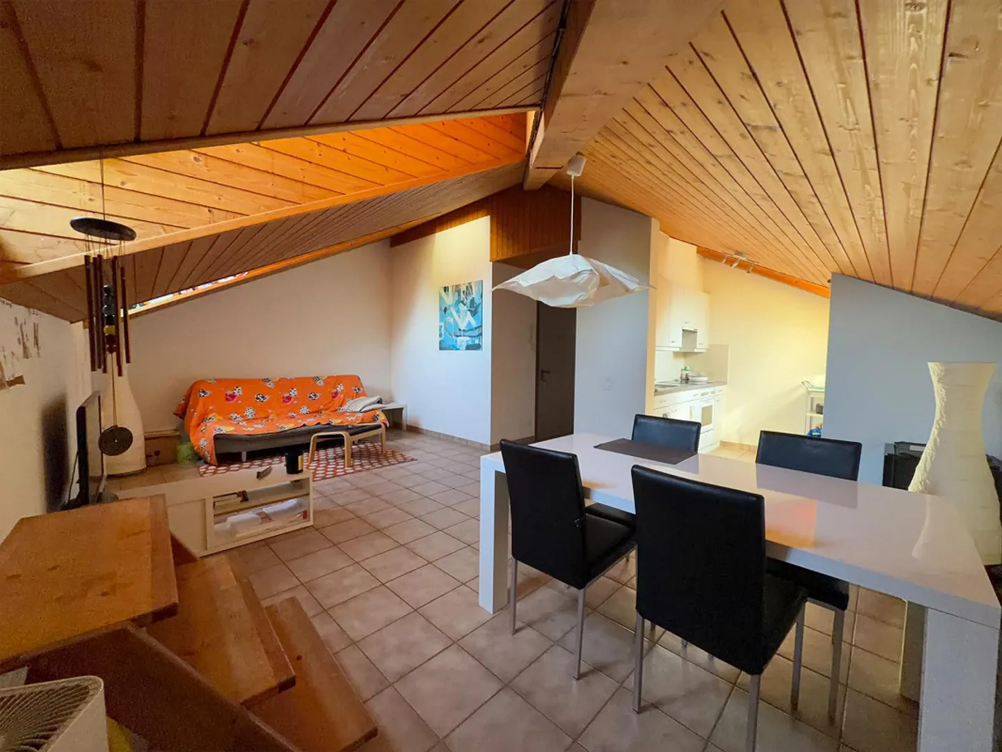 Bellinzona – Central 2.5 rooms with elevator and exposed wooden ceilings - Photo 4 of 7