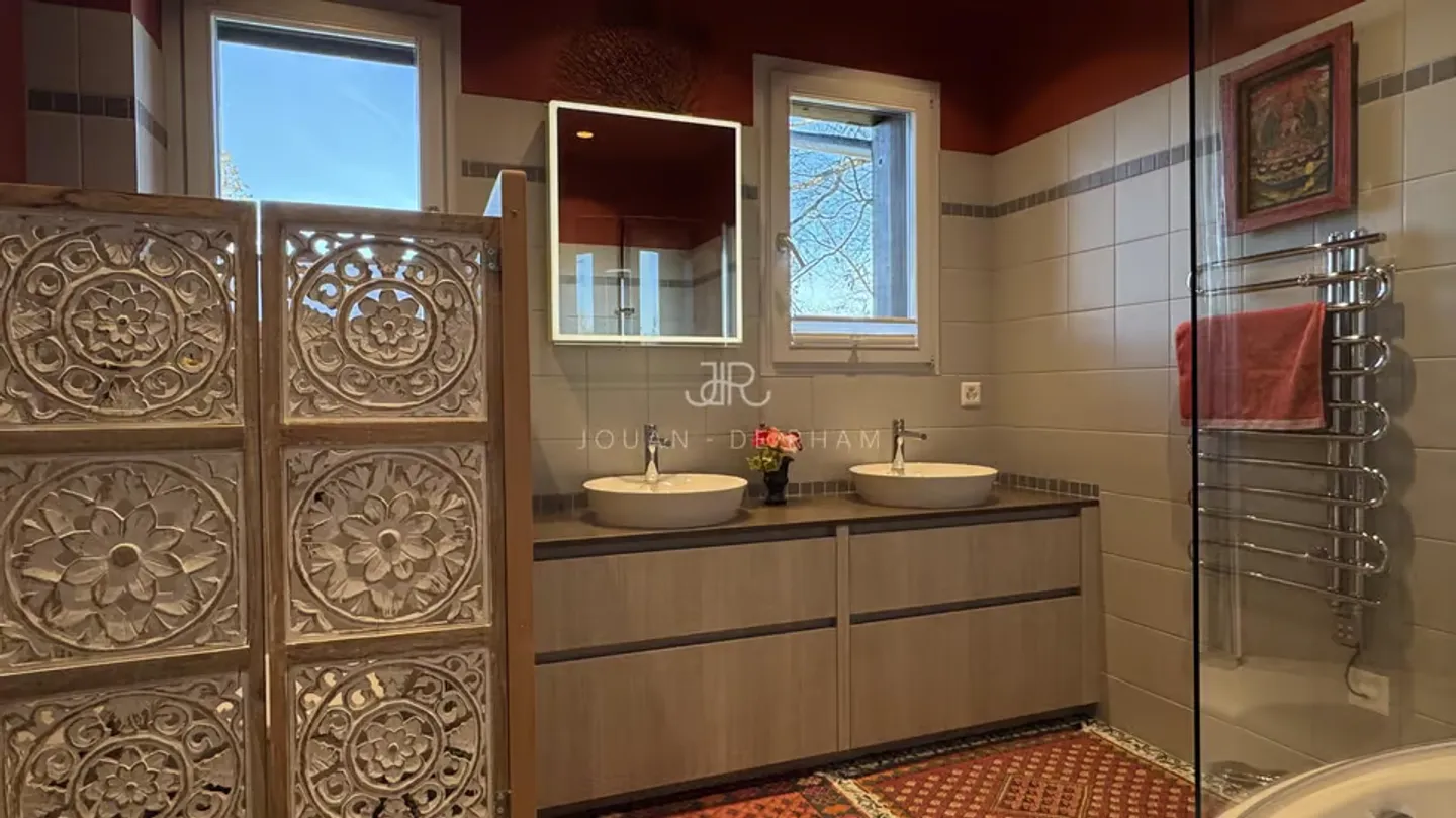 Collex-Bossy | Beautifully renovated charming chalet away from nuisances - Photo 11 of 13