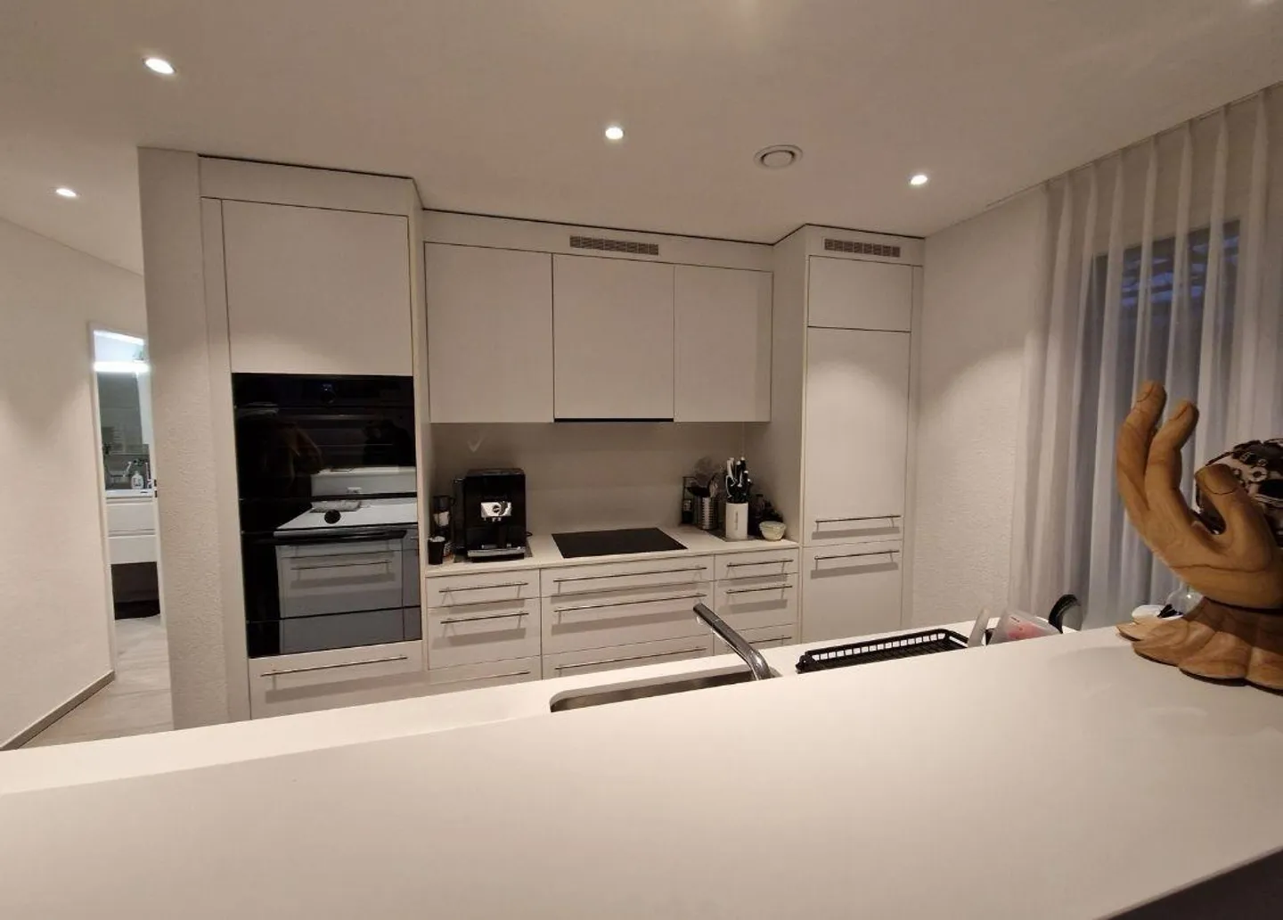 Ampio appartamento di 4½ locali con balcone e finiture di alta qualità - Foto 3 di 13