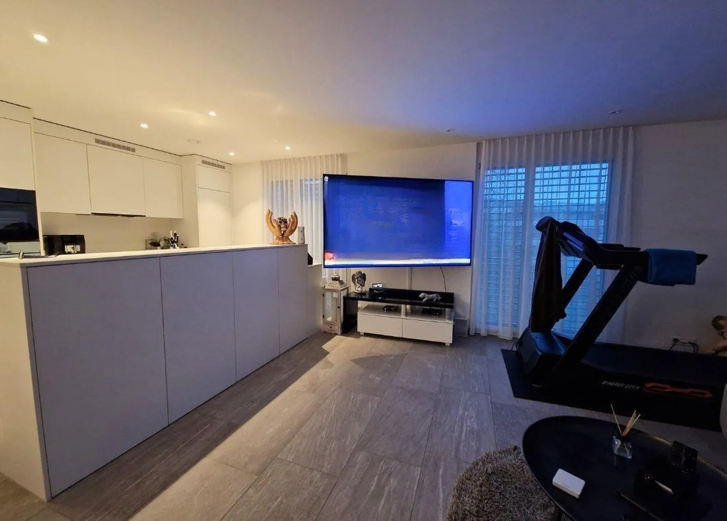 Ampio appartamento di 4½ locali con balcone e finiture di alta qualità - Foto 5 di 13