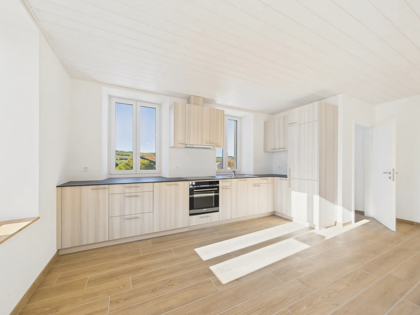 Helles und vollständig renoviertes 4,5-Zimmer-Apartment mit Kamin in Châtillens (Oron) - Charme, Komfort und Modernität im Herzen der Waadtländer Landschaft - Foto 2 von 13