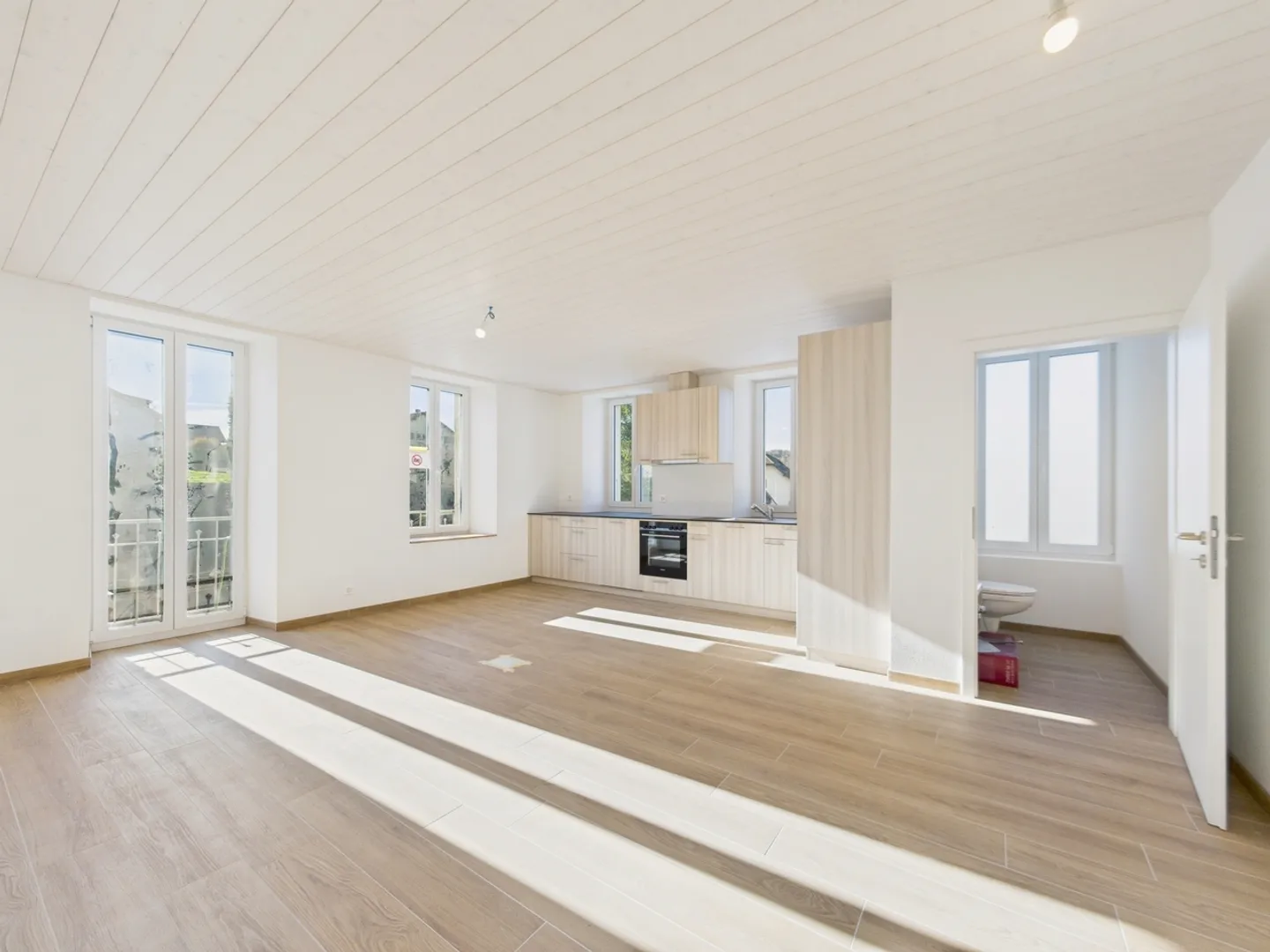 Helles und vollständig renoviertes 4,5-Zimmer-Apartment mit Kamin in Châtillens (Oron) - Charme, Komfort und Modernität im Herzen der Waadtländer Landschaft - Foto 5 von 13