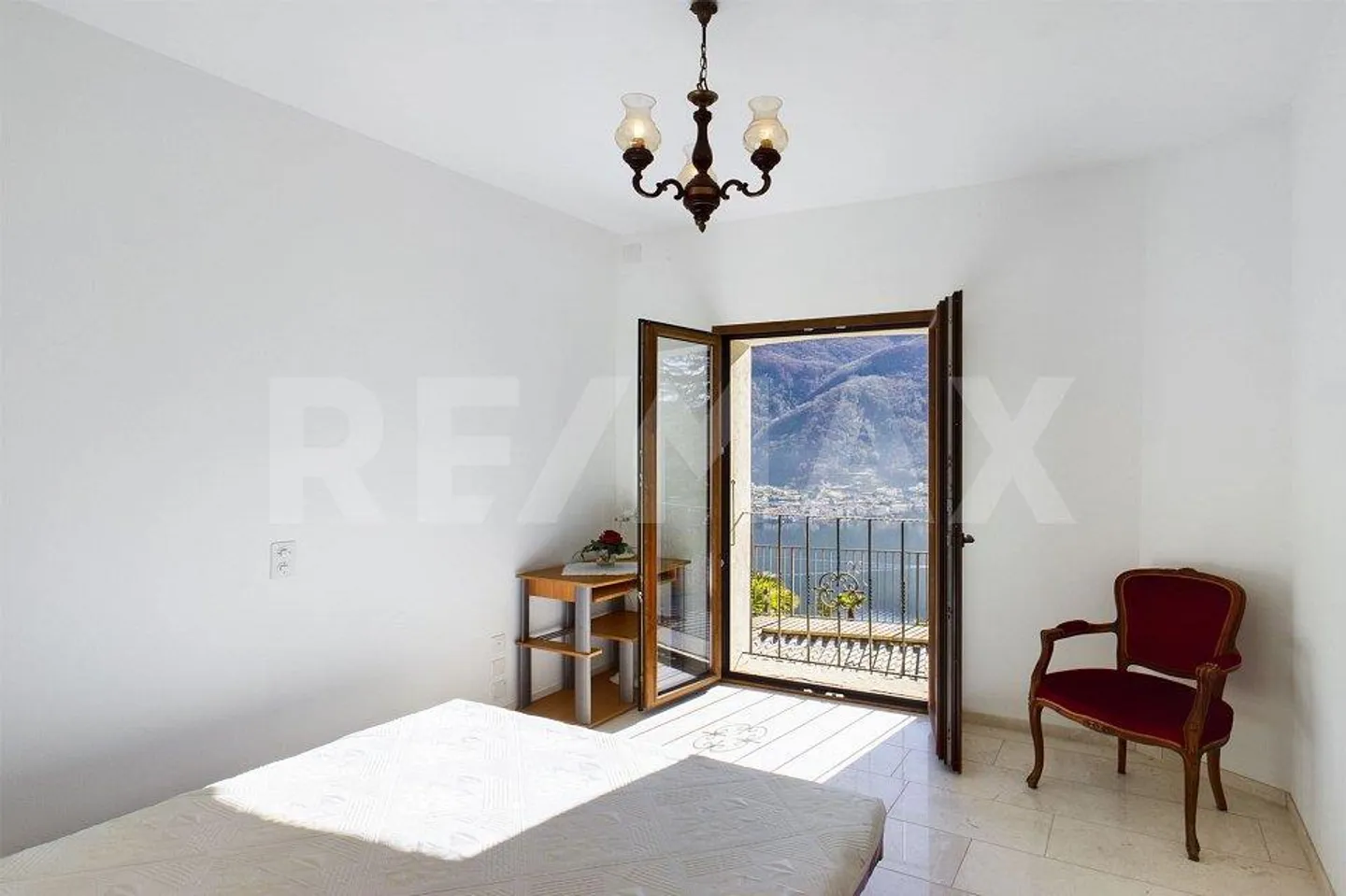 Affascinante villa con una magnifica vista sul lago - Foto 10 di 13