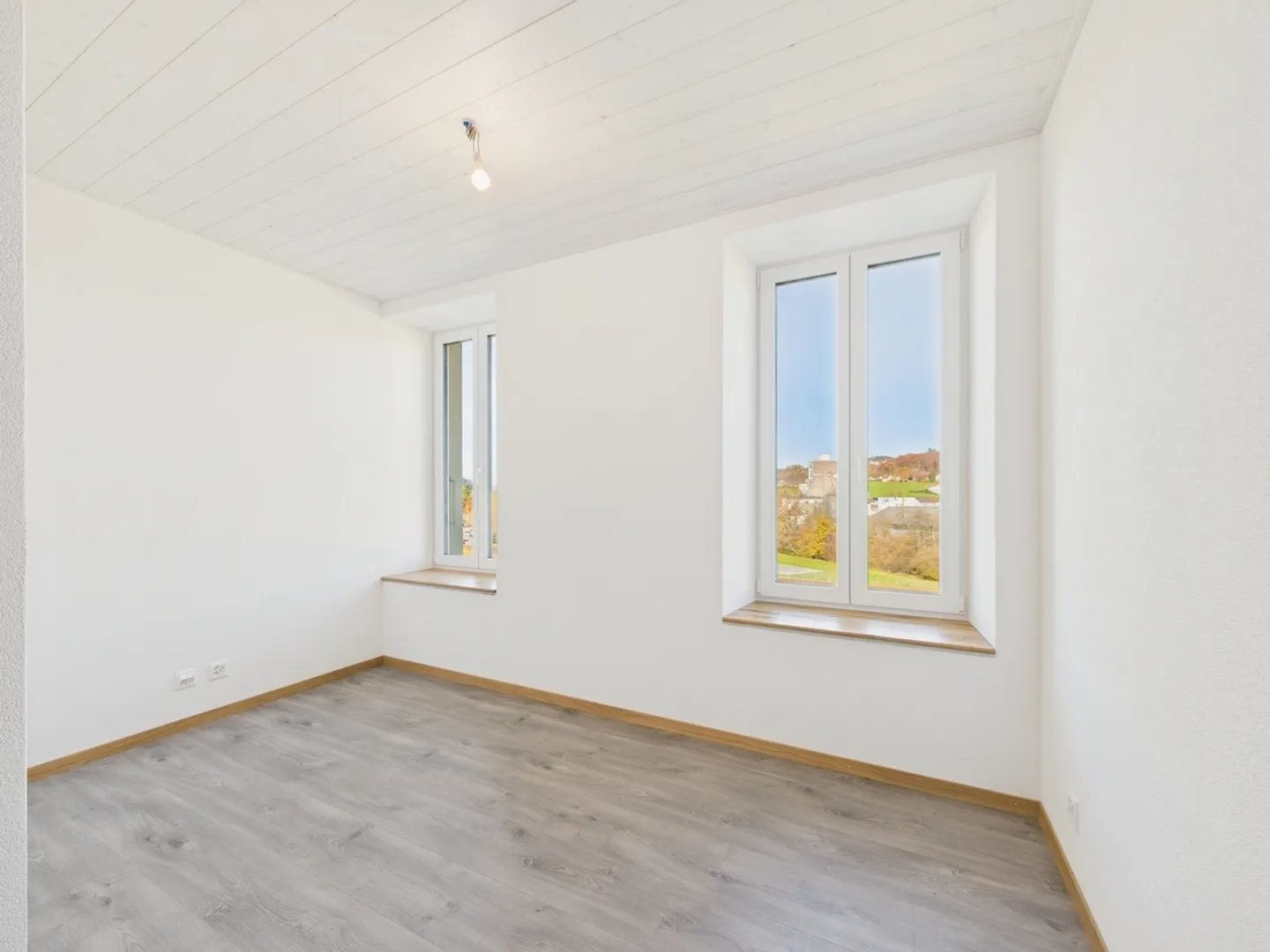 Helles und vollständig renoviertes 4,5-Zimmer-Apartment mit Kamin in Châtillens (Oron) - Charme, Komfort und Modernität im Herzen der Waadtländer Landschaft - Foto 7 von 13
