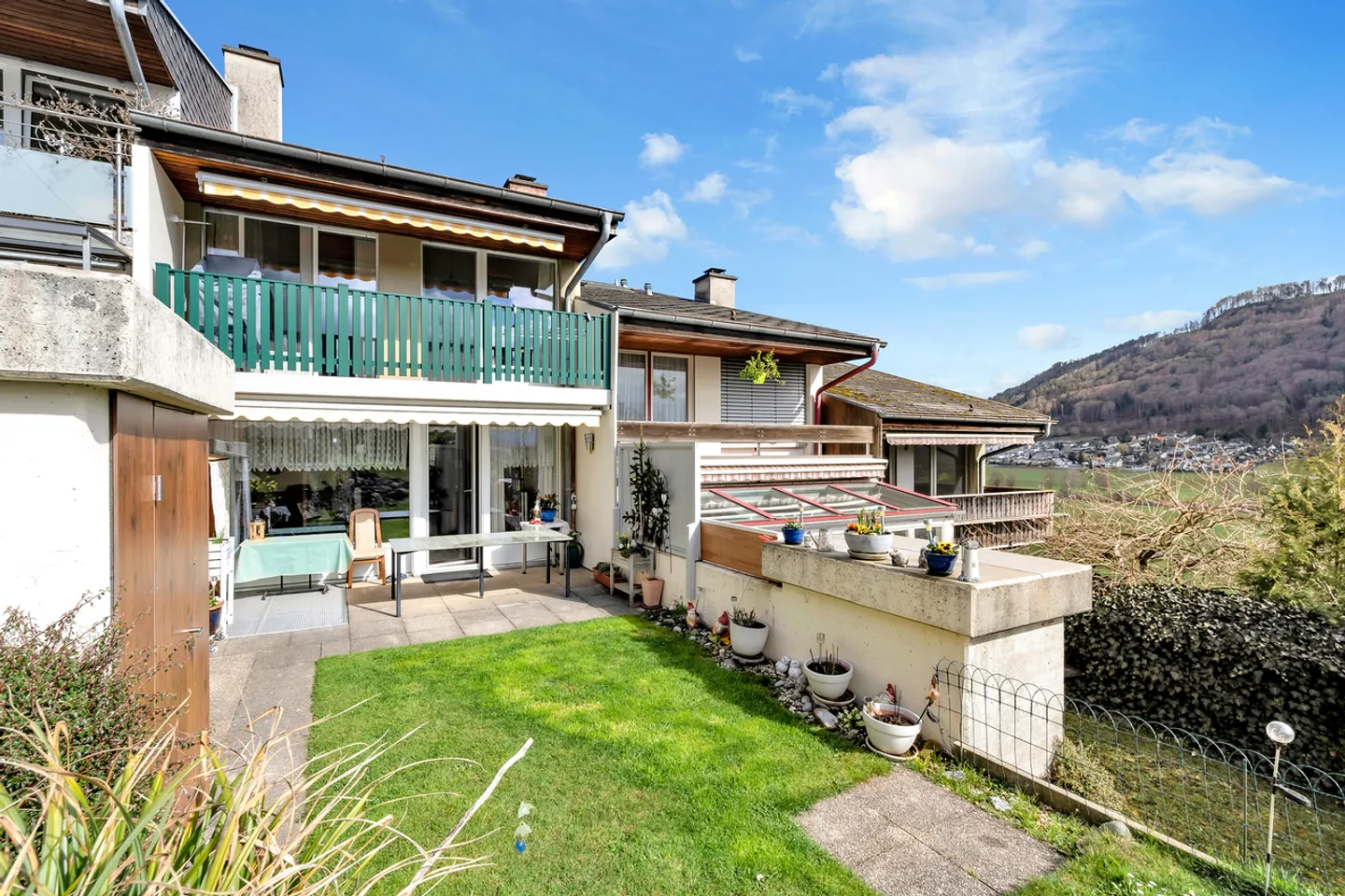 Maison de ville bien entretenue de 5,5 pièces avec jardin et vue panoramique - Photo 1 sur 12