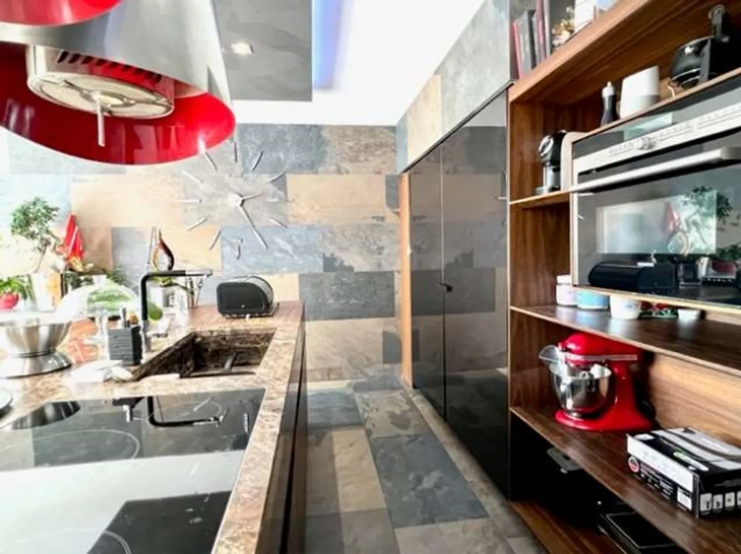 Beautiful 4.5-Room Apartment in the Green - Photo 2 of 20