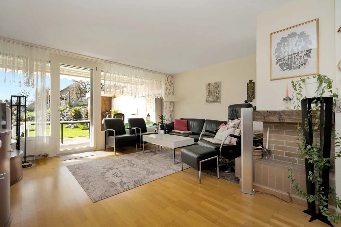 Maison de ville bien entretenue de 5,5 pièces avec jardin et vue panoramique - Photo 4 sur 12