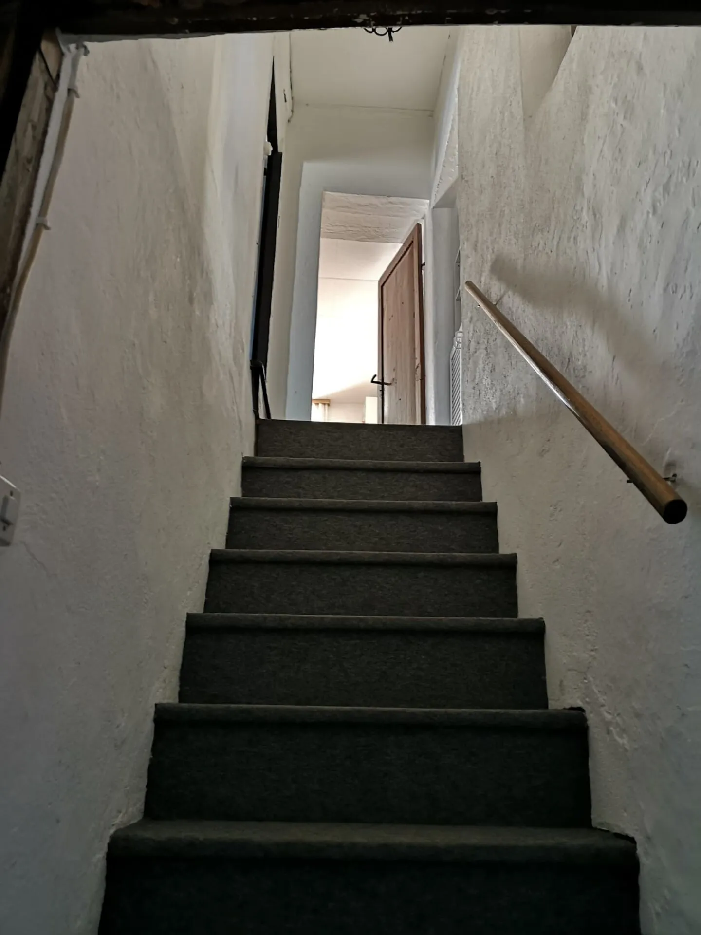 Un complexe de bâtiments rustiques à Brissago. Adapté pour l'activité Bed & Breakfast - Photo 25 sur 28