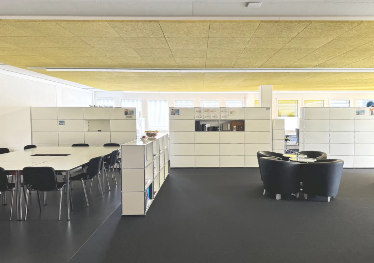 Spacious, fully developed office space - Photo 2 of 5