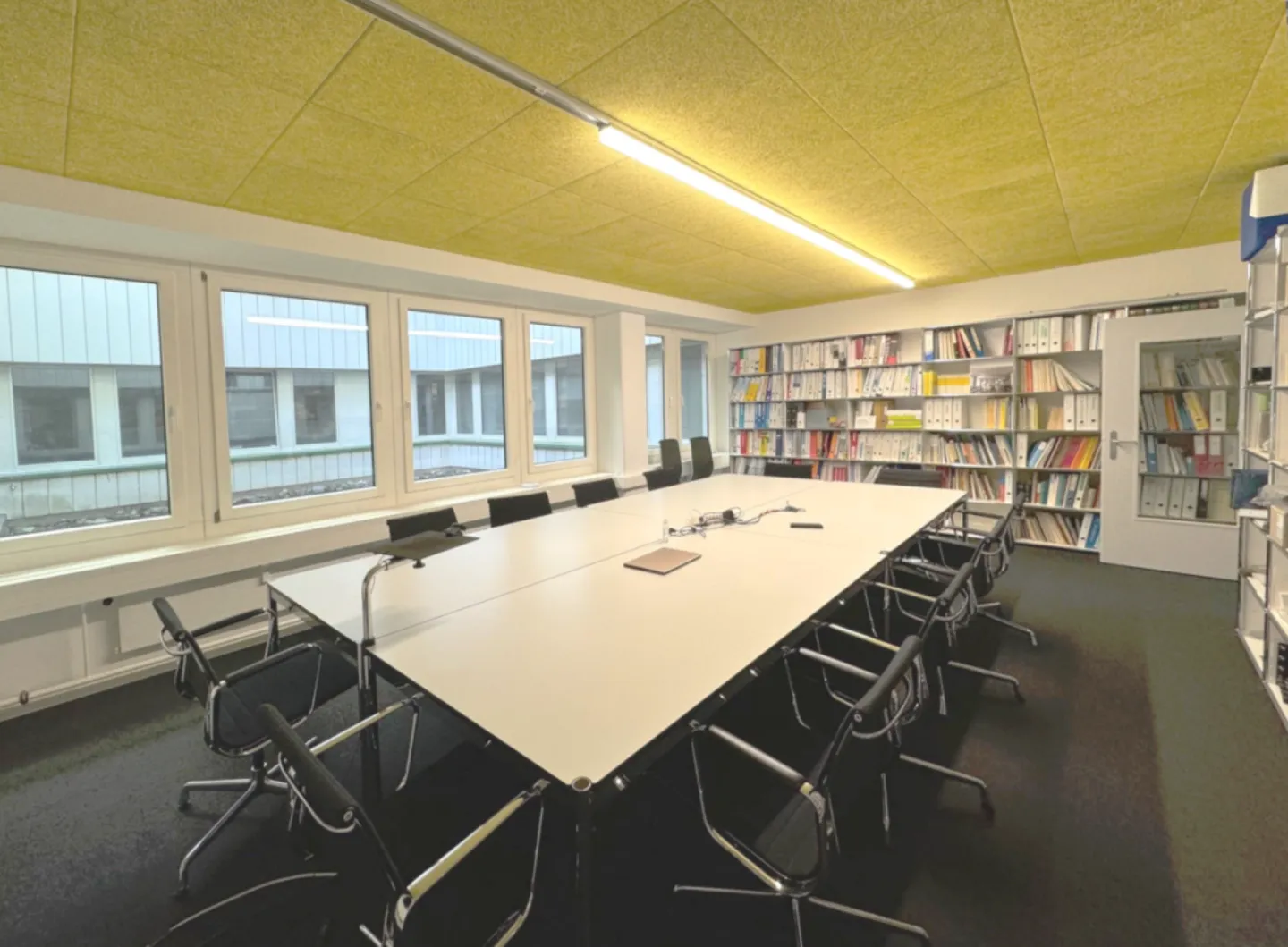 Spacious, fully developed office space - Photo 4 of 5