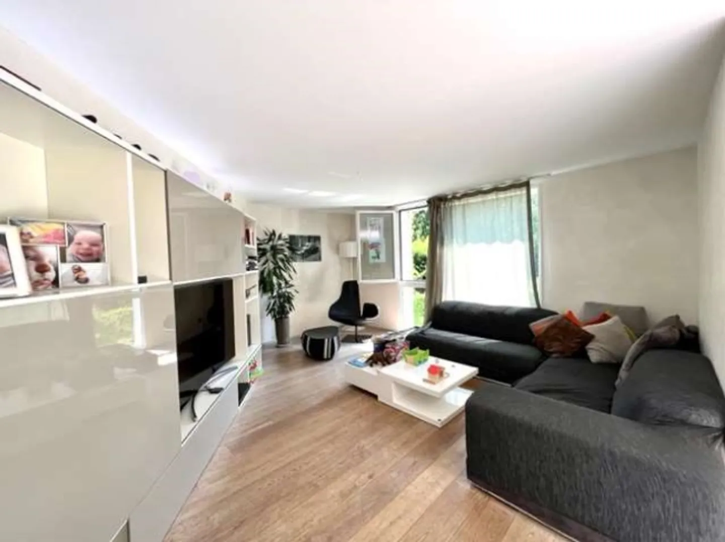 Beautiful 4.5-Room Apartment in the Green - Photo 7 of 20