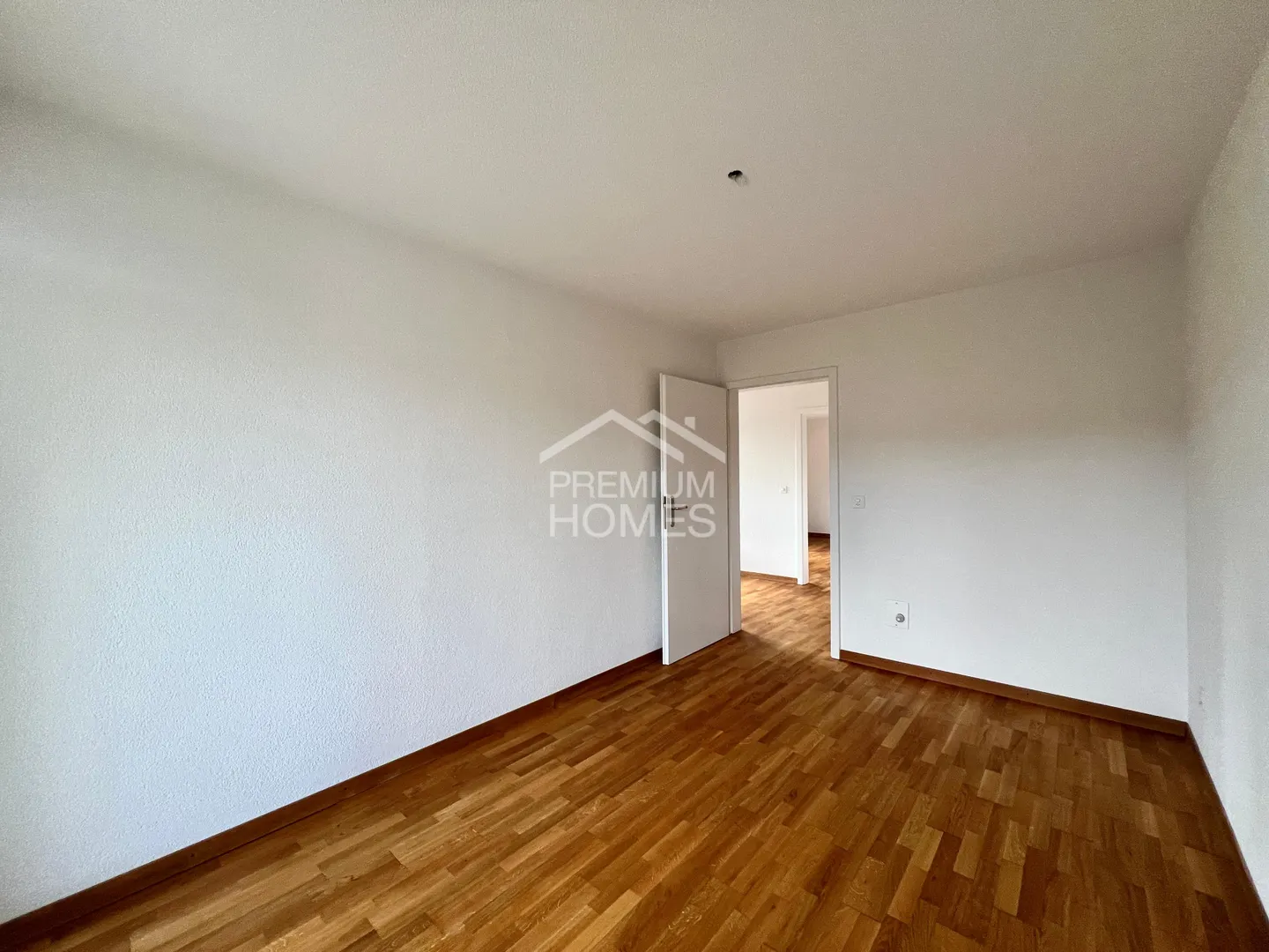 Modern Apartment with Bright Spaces - Photo 9 of 11