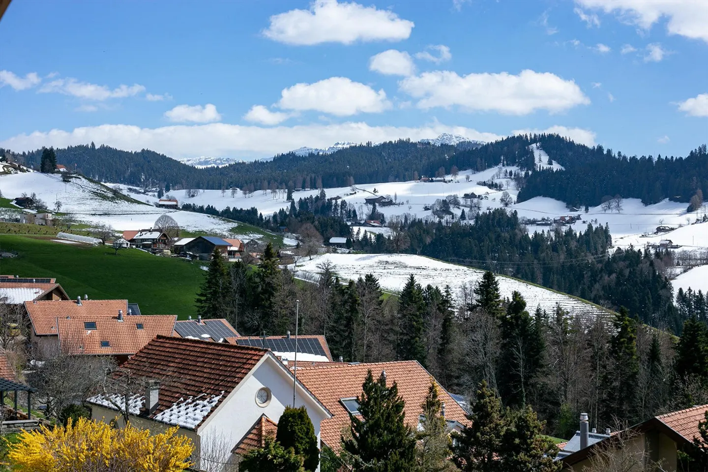 Goldiwil - Dachwohnung mit Weitsicht - Foto 1 di 16