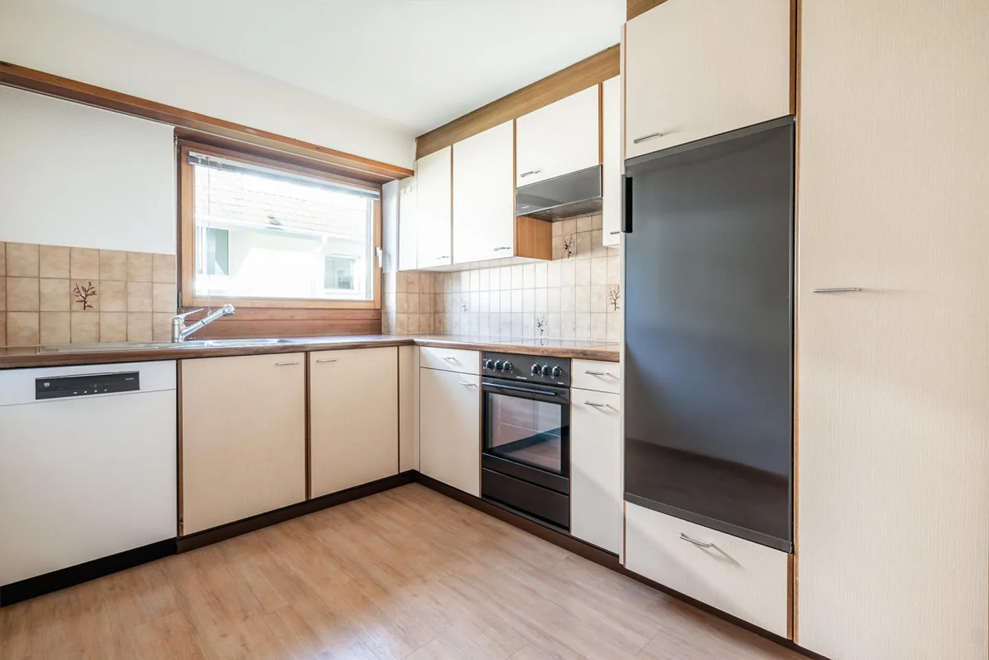 Appartamento 4.5 locali 95m2 in una zona residenziale tranquilla con camino - Foto 5 di 13