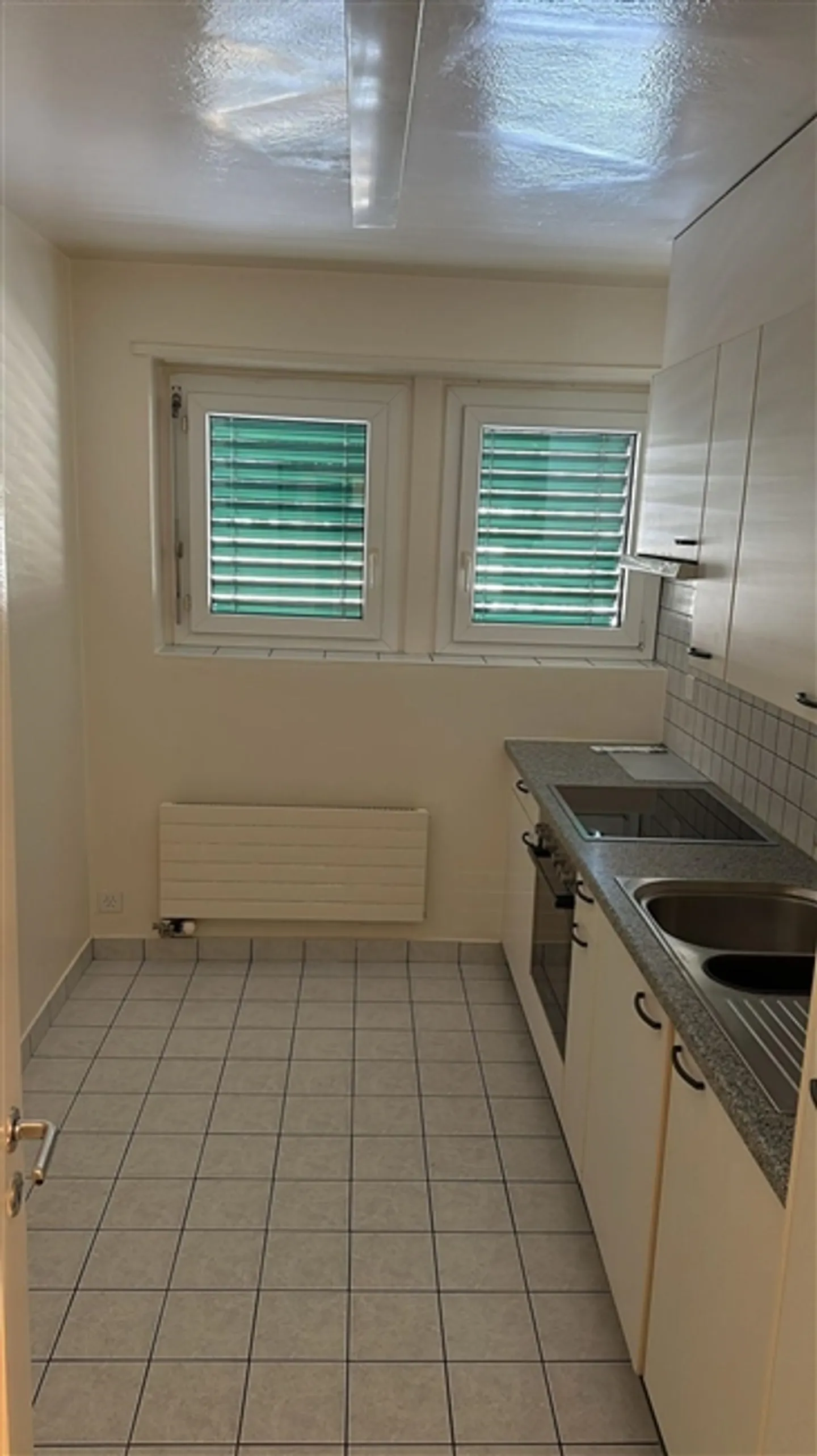 For Rent: Magnificent 2 Rooms in a Highly Sought-After Building - Photo 3 of 9