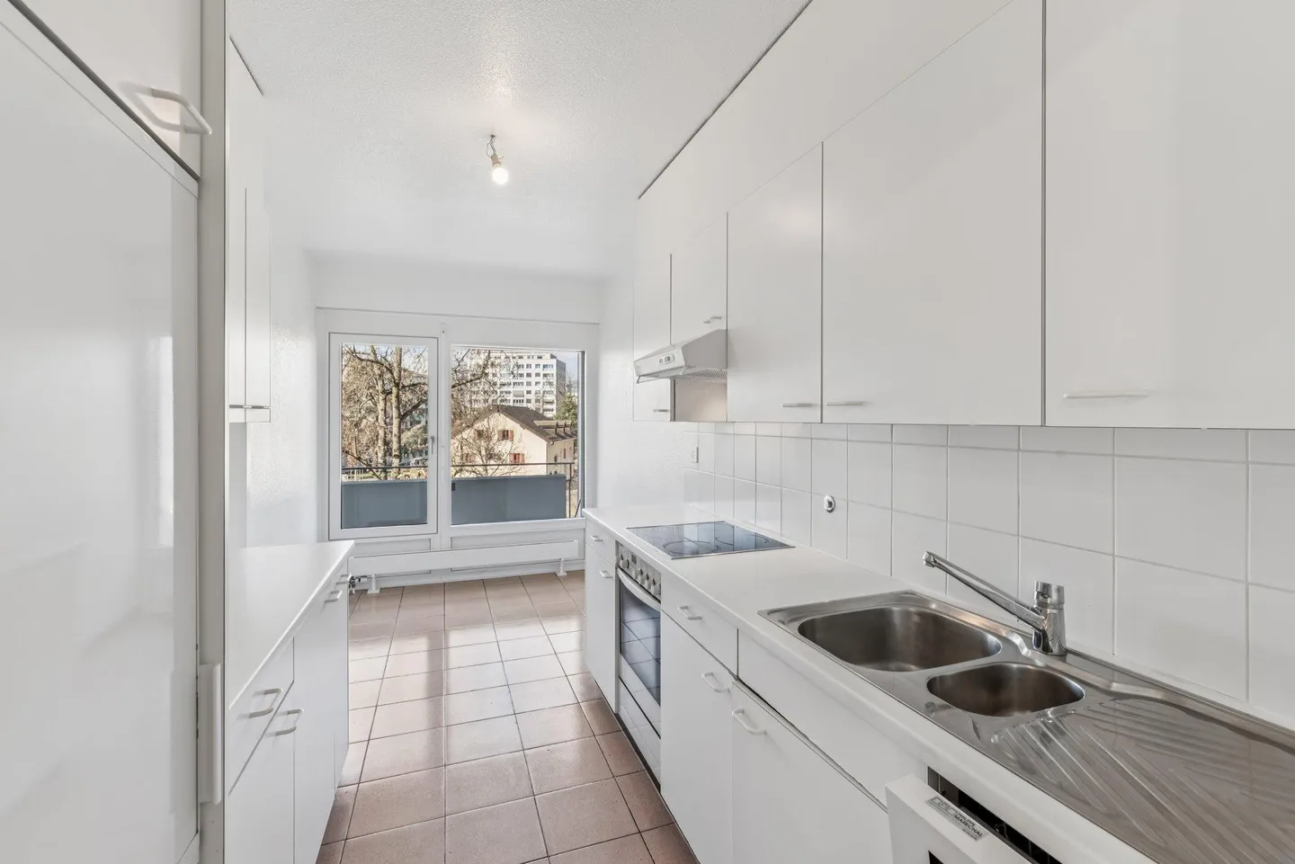 Appartement spacieux de 6 pièces - Photo 3 sur 12