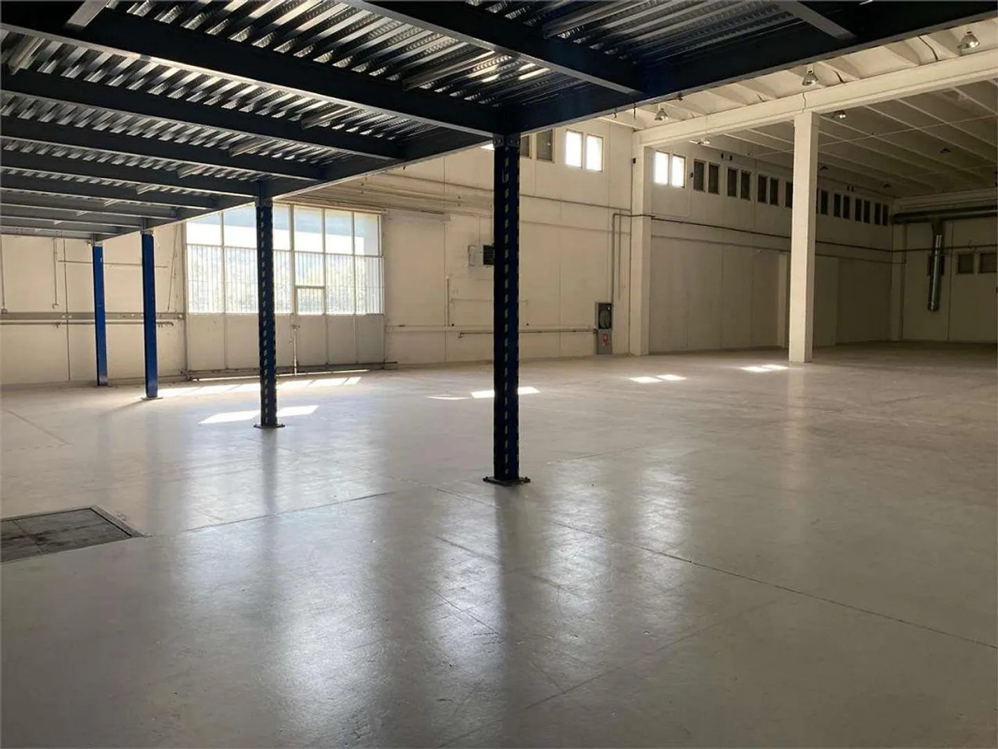 Bioggio, warehouse with storage and offices - Photo 5 of 13