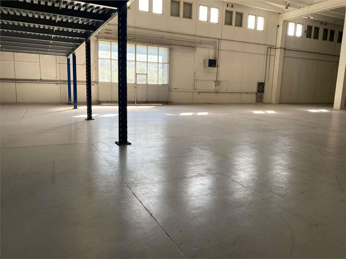 Bioggio, warehouse with storage and offices - Photo 3 of 13