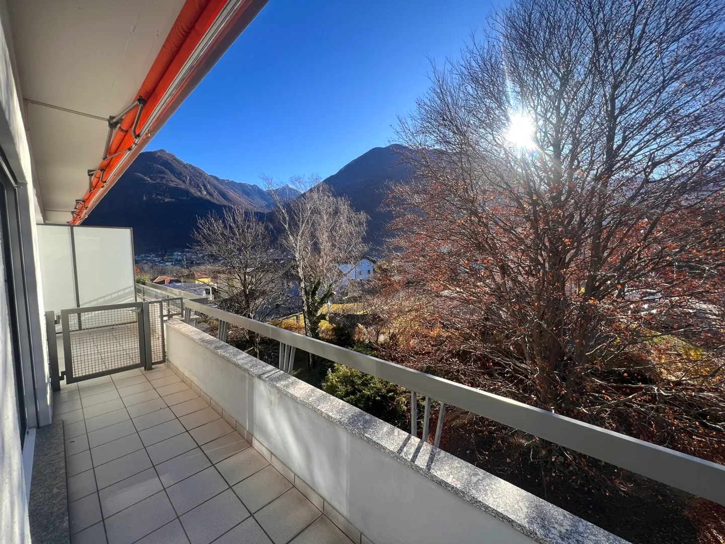 AFFITTASI A GORDUNO LUMINOSO APPARTAMENTO DI 3.5 LOCALI - Foto 10 von 17