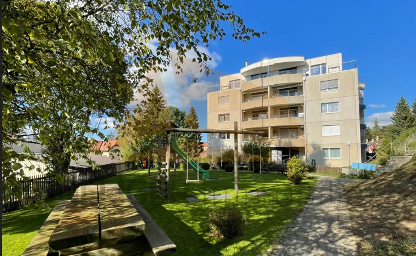 FOR SALE
4-ROOM APARTMENT 111 M2
WITH OUTDOOR PARKING SPACE - Photo 2 of 7