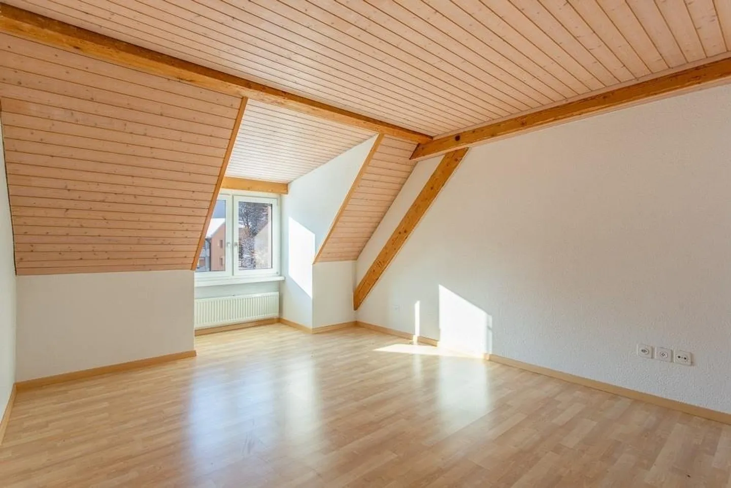 Charmante Dachwohnung mit Aussicht - Foto 3 von 7