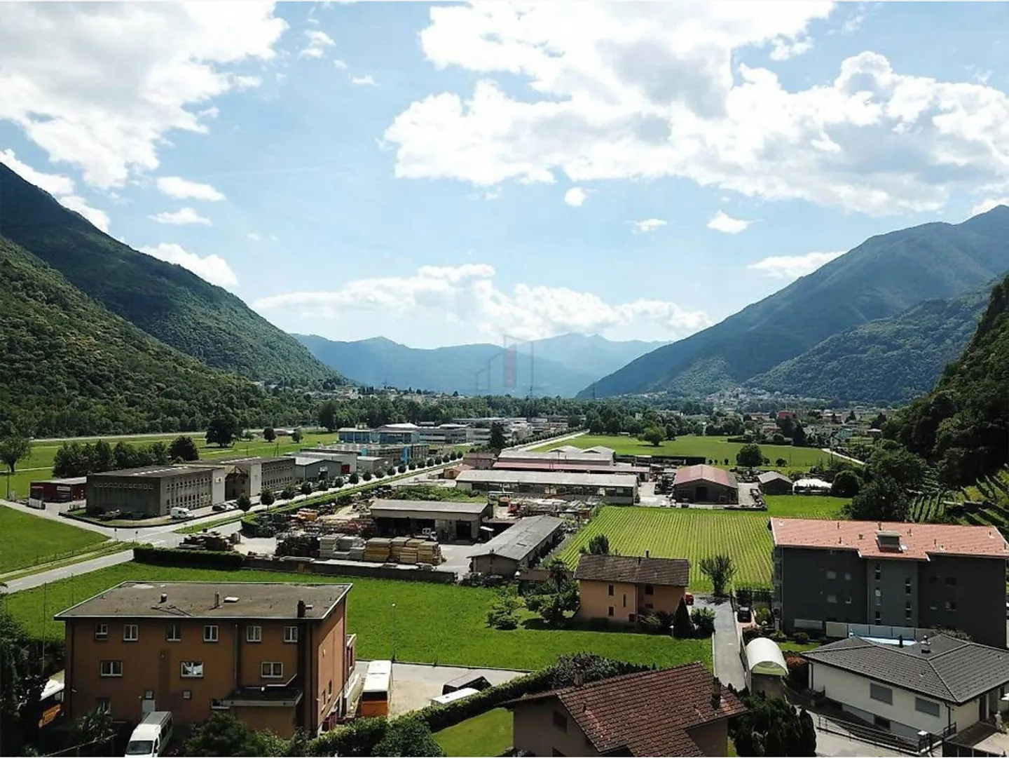 VISTA APERTA DAL TUO NUOVO APPARTAMENTO - Foto 1 di 7