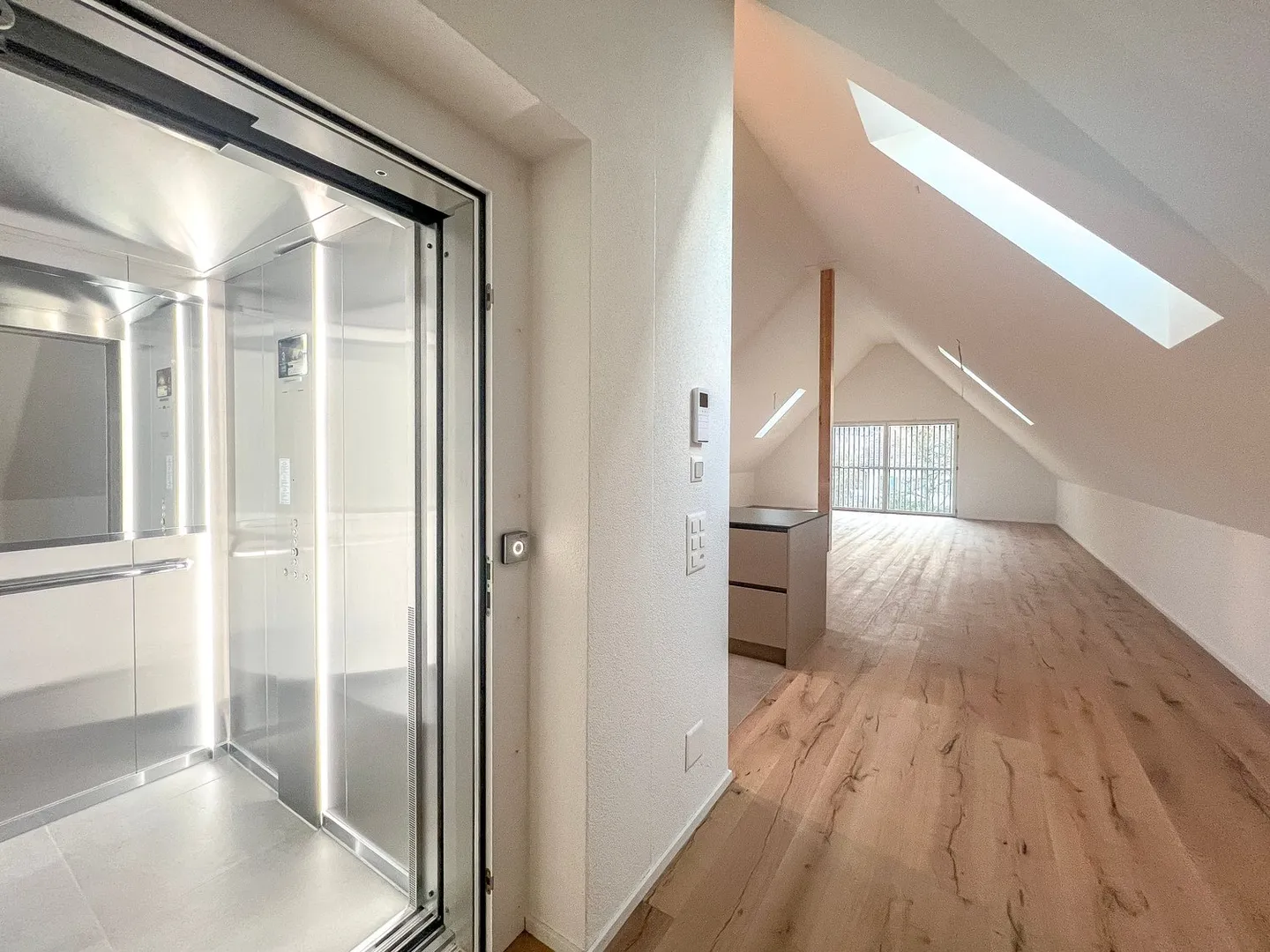 Grosszügige Maisonette mit Lift - Foto 3 von 19
