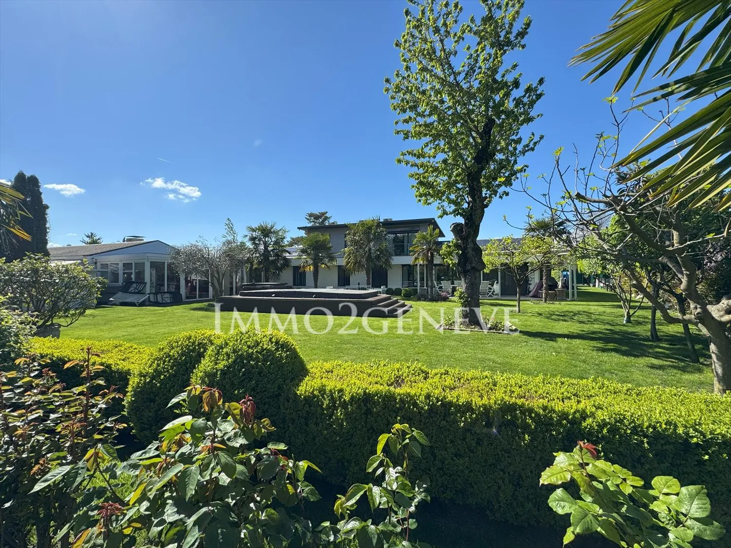 Villa luxe, terrain 1500m² - Photo 2 sur 5