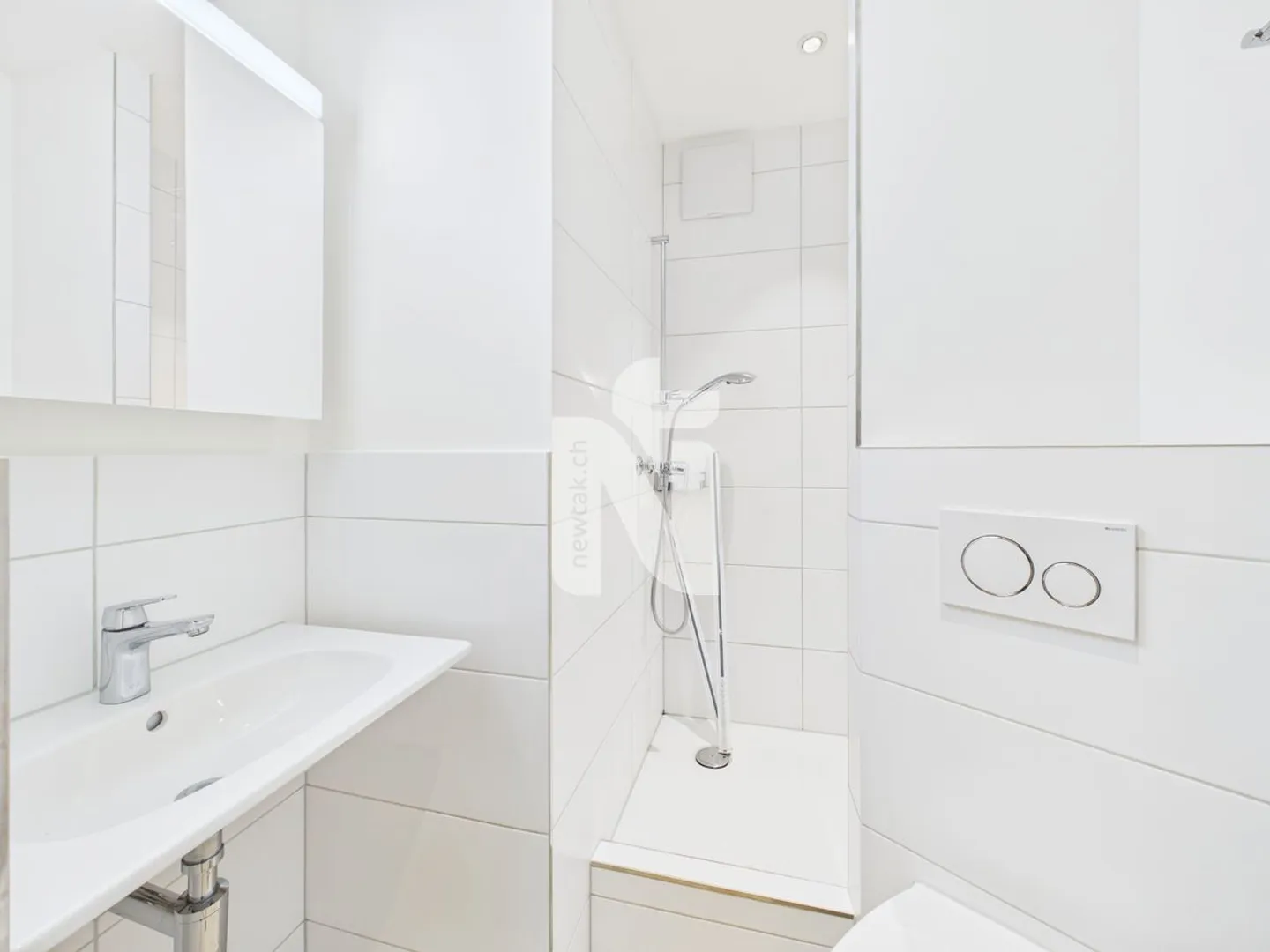 Helle und grosszügige 5.5-Zimmer-Wohnung am Löwenkreisel mit Balkon, Waschturm und 2 Badezimmern - Foto 10 von 12