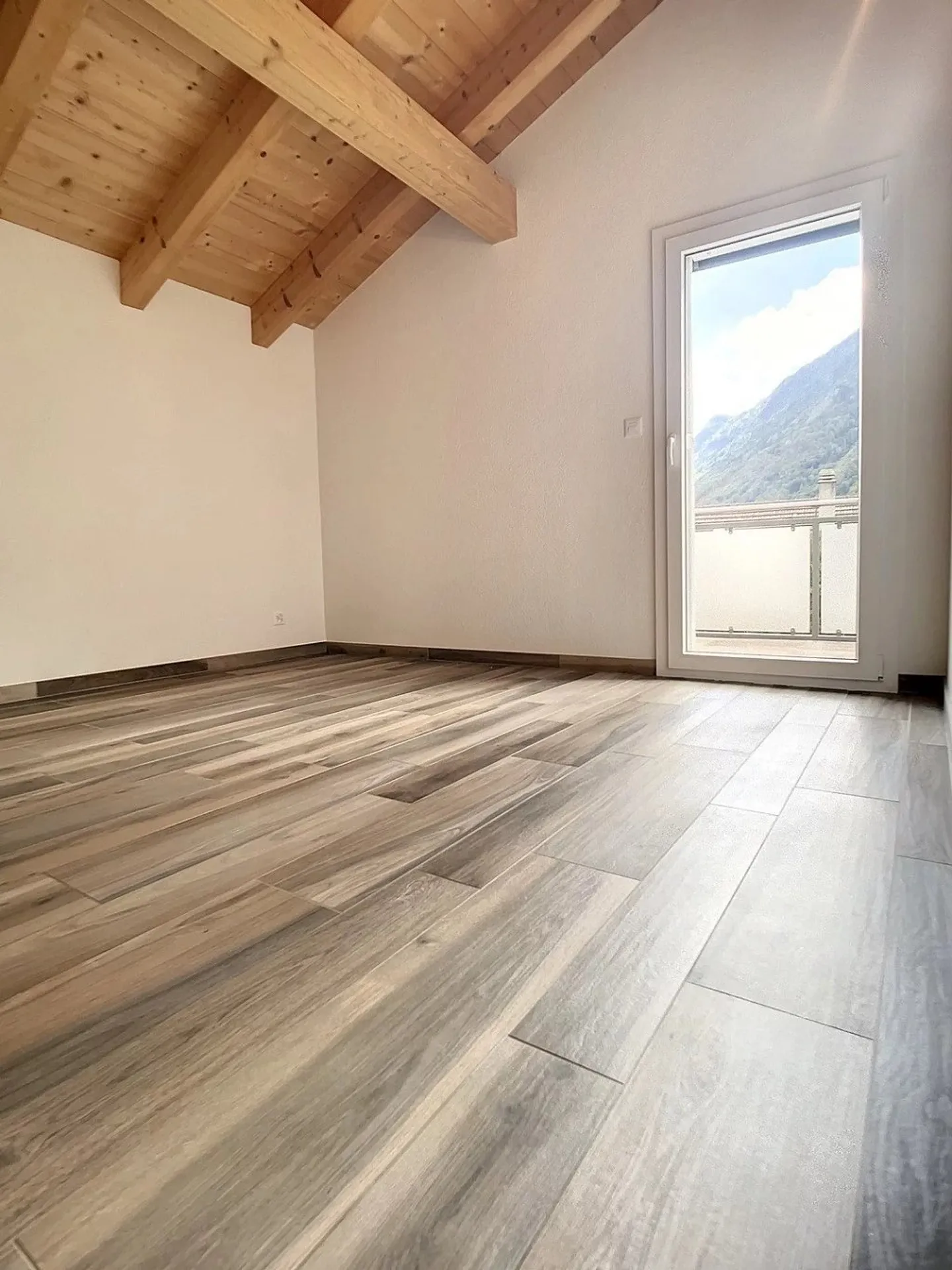 Charming Apartment with Mountain View - Photo 4 of 7