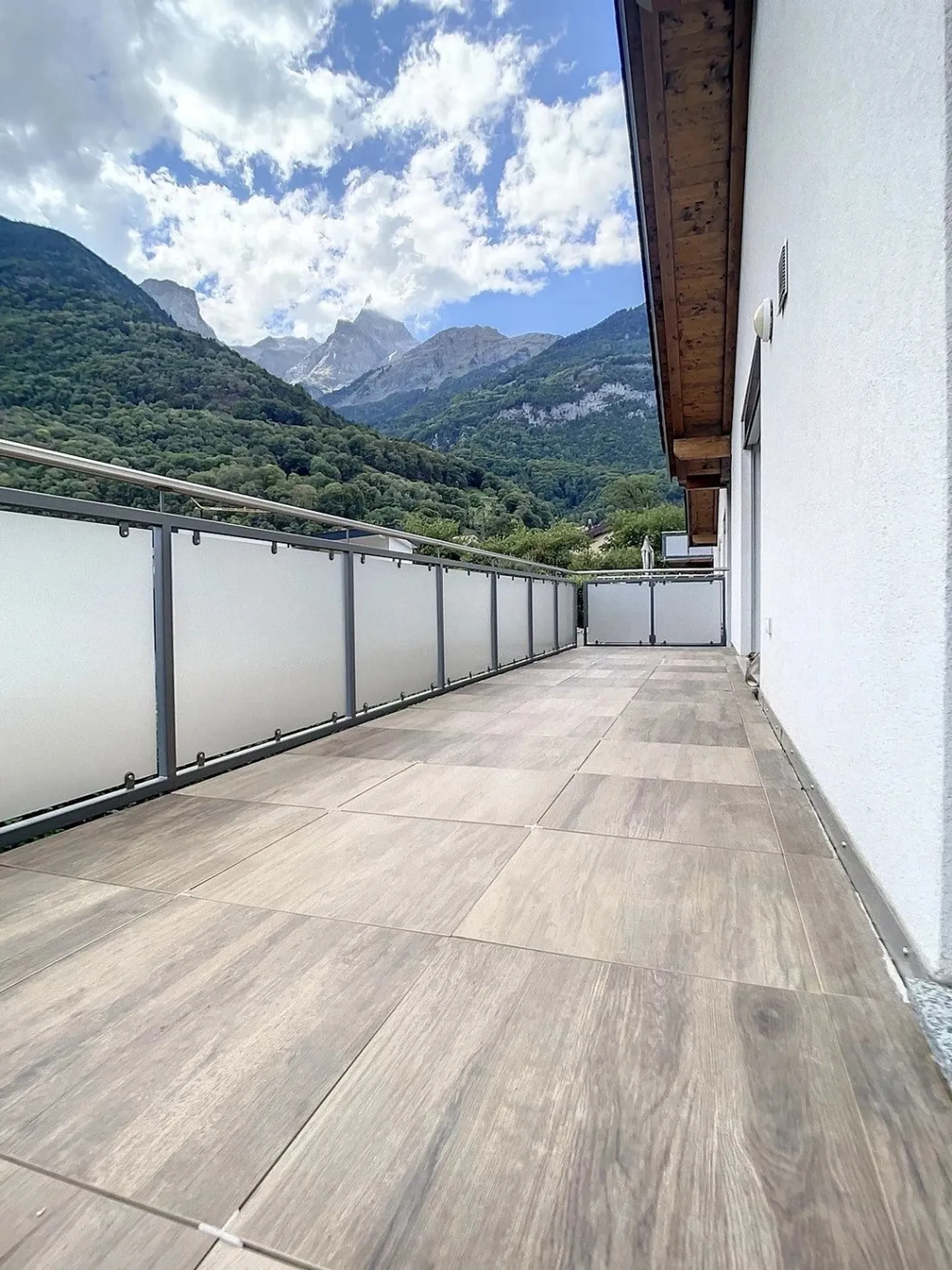 Charming Apartment with Mountain View - Photo 7 of 7