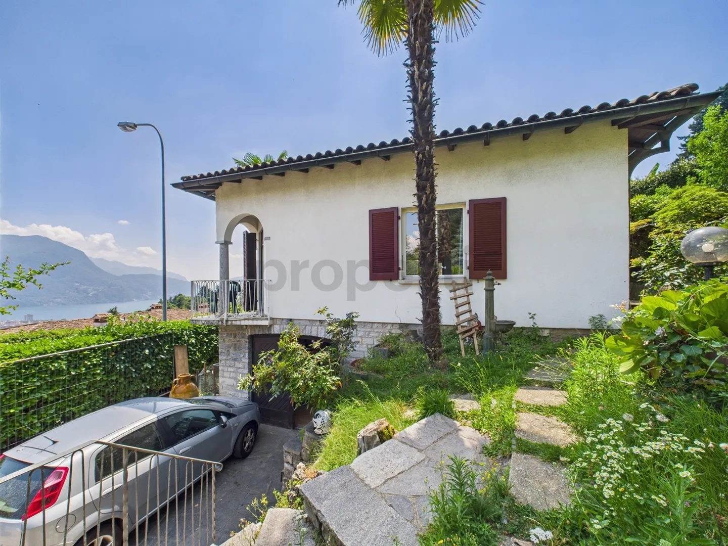 Single-family villa with breathtaking views of Lake Lugano - Photo 1 of 11