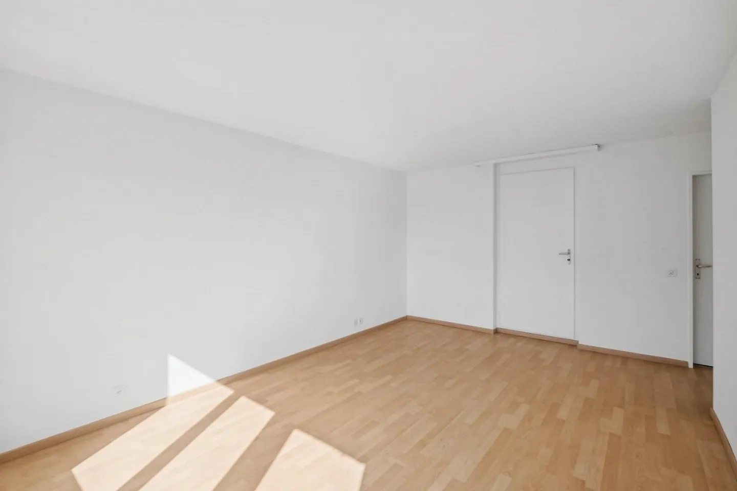 Appartement penthouse rénové de rêve - Photo 7 sur 9