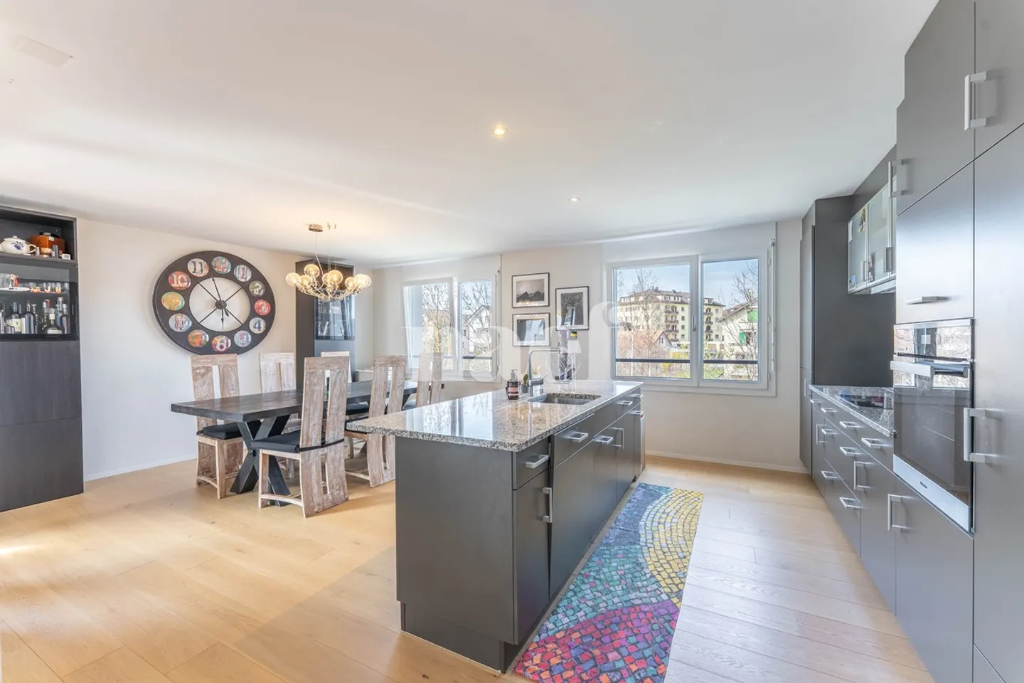 Geräumige Wohnung mit großer Terrasse - Foto 1 von 9