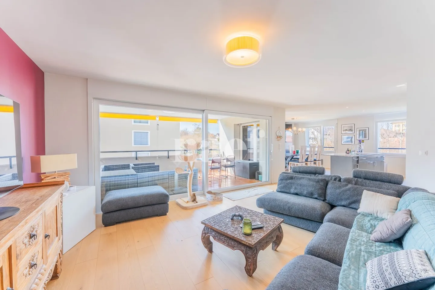 Geräumige Wohnung mit großer Terrasse - Foto 2 von 9