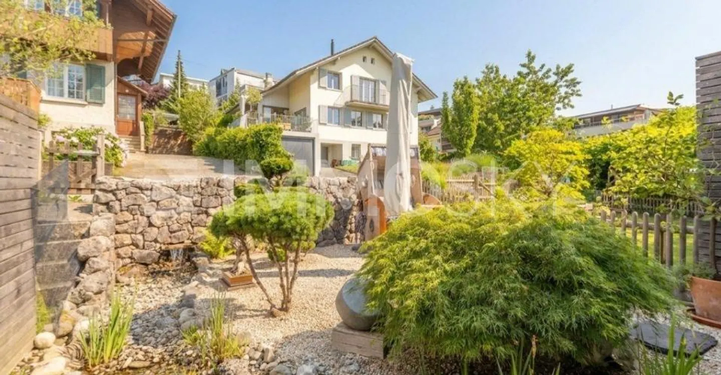 Charming Family Home with Garden - Photo 1 of 5