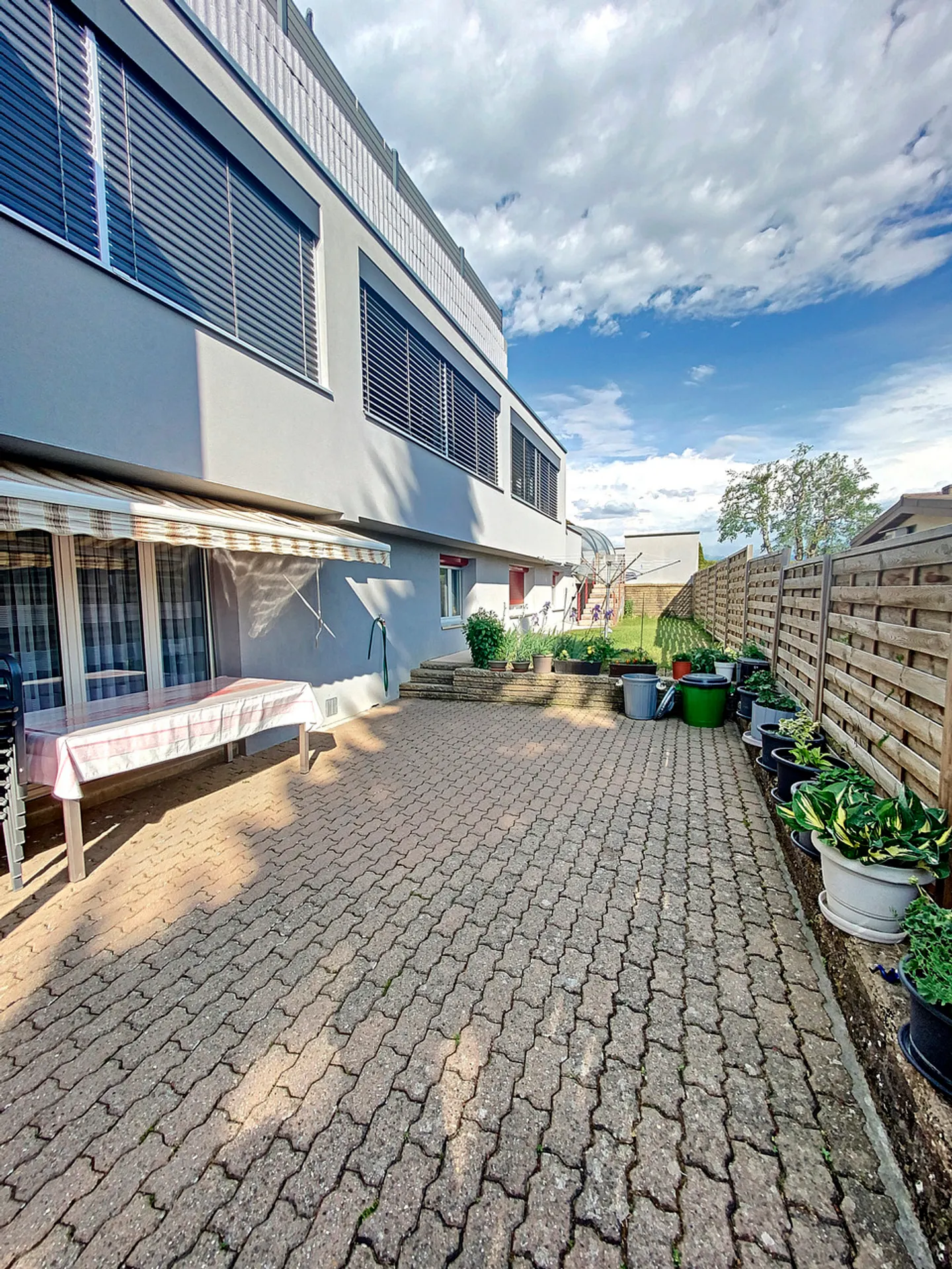 Familienvilla mit 3 Wohnungen und Gemeinschaftspool - Foto 14 von 36