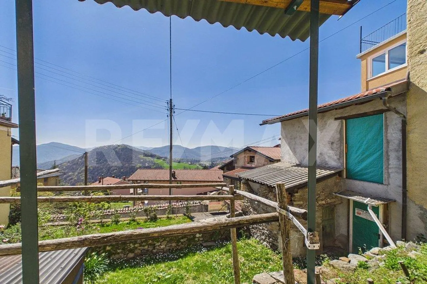 Scheune mit Wohnpotential, die mit renoviertem Haus verbunden werden kann - Foto 3 von 13