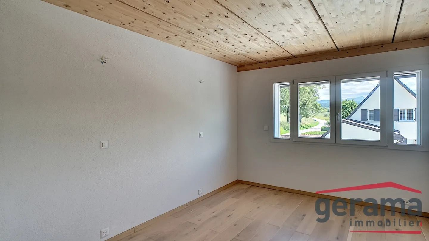 Familienvilla mit 3 Wohnungen und Gemeinschaftspool - Foto 29 von 36