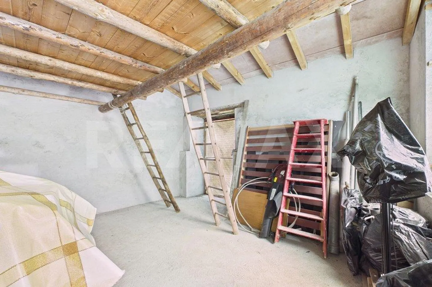 Scheune mit Wohnpotential, die mit renoviertem Haus verbunden werden kann - Foto 6 von 13