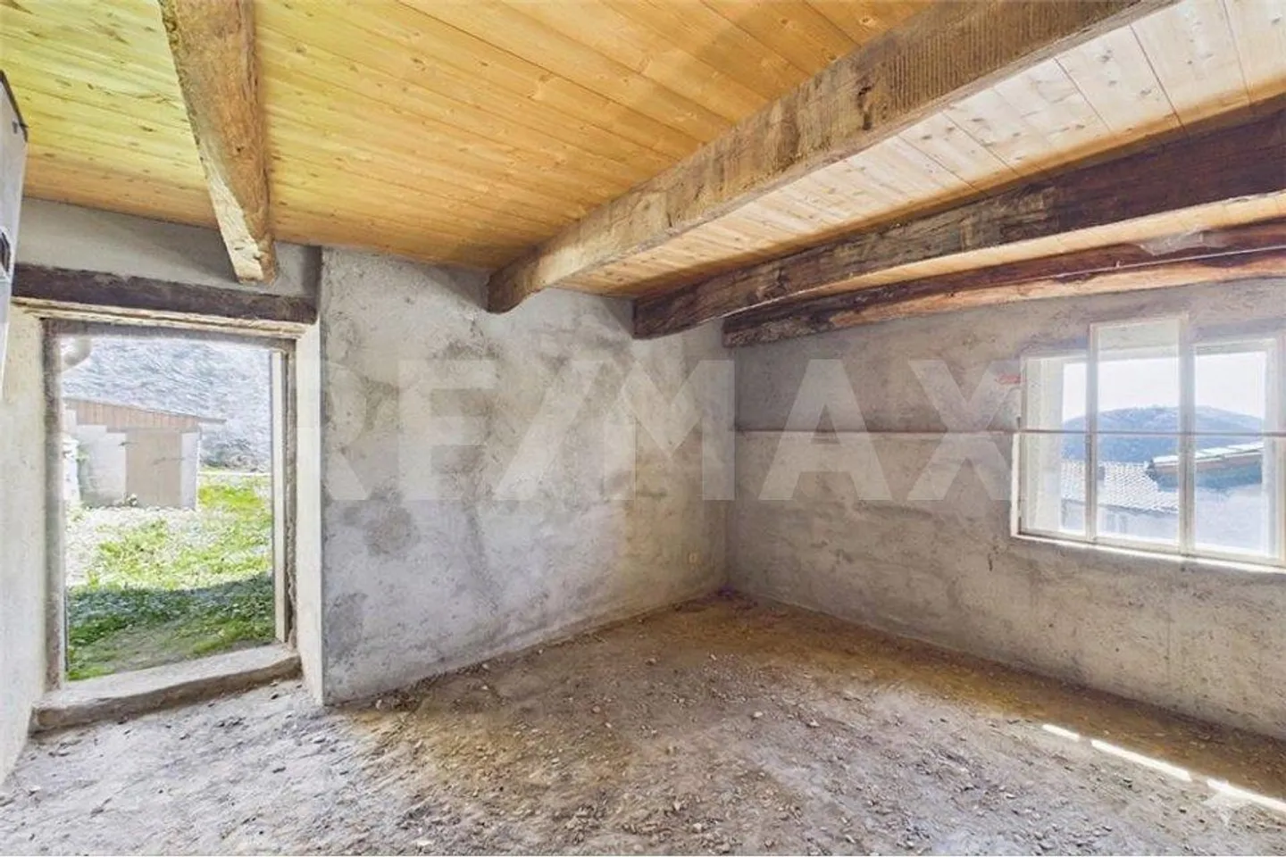 Scheune mit Wohnpotential, die mit renoviertem Haus verbunden werden kann - Foto 8 von 13