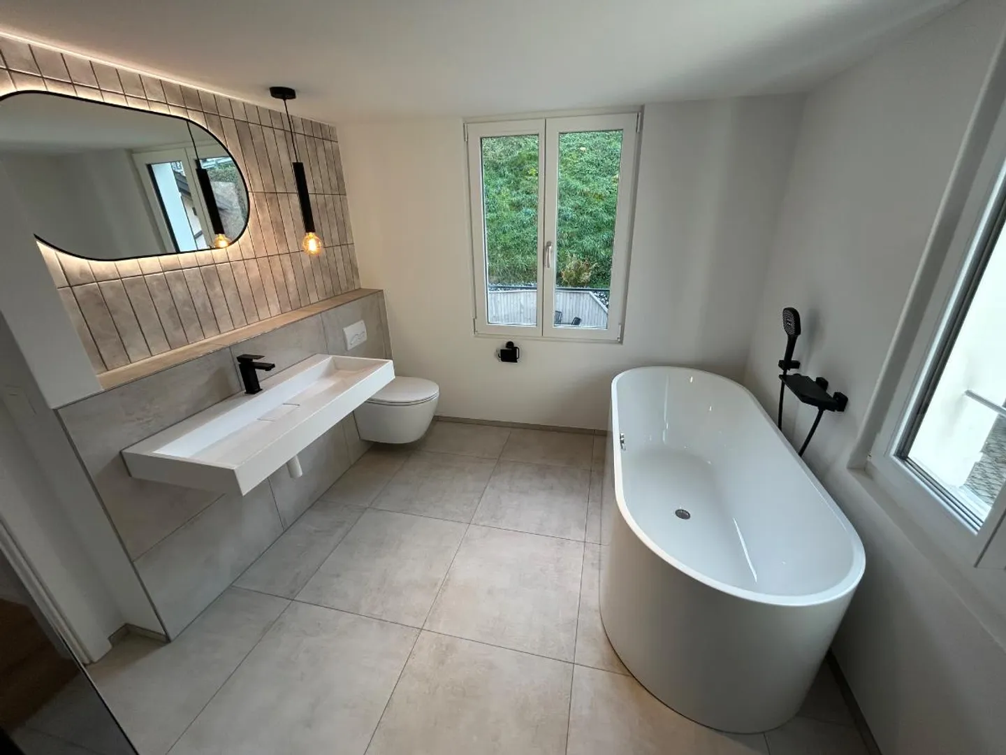 9.5 Room Single Family House - Photo 3 of 5