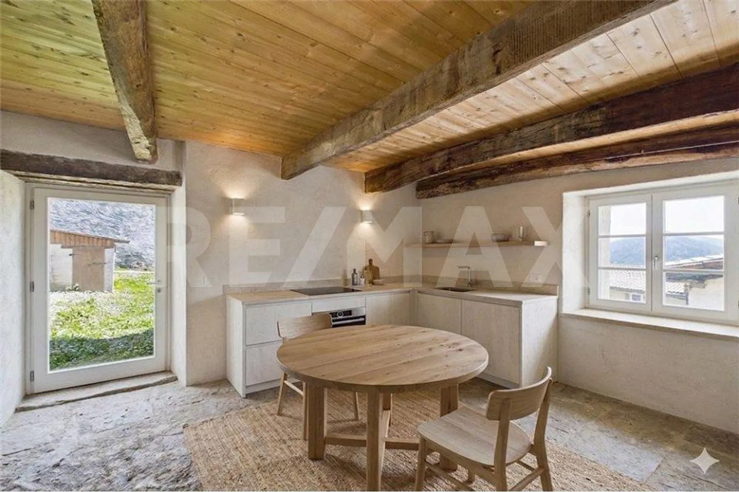 Scheune mit Wohnpotential, die mit renoviertem Haus verbunden werden kann - Foto 9 von 13