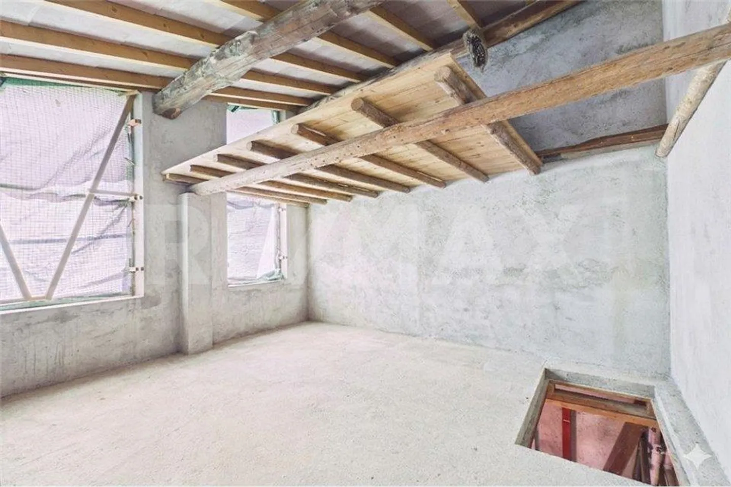 Scheune mit Wohnpotential, die mit renoviertem Haus verbunden werden kann - Foto 12 von 13